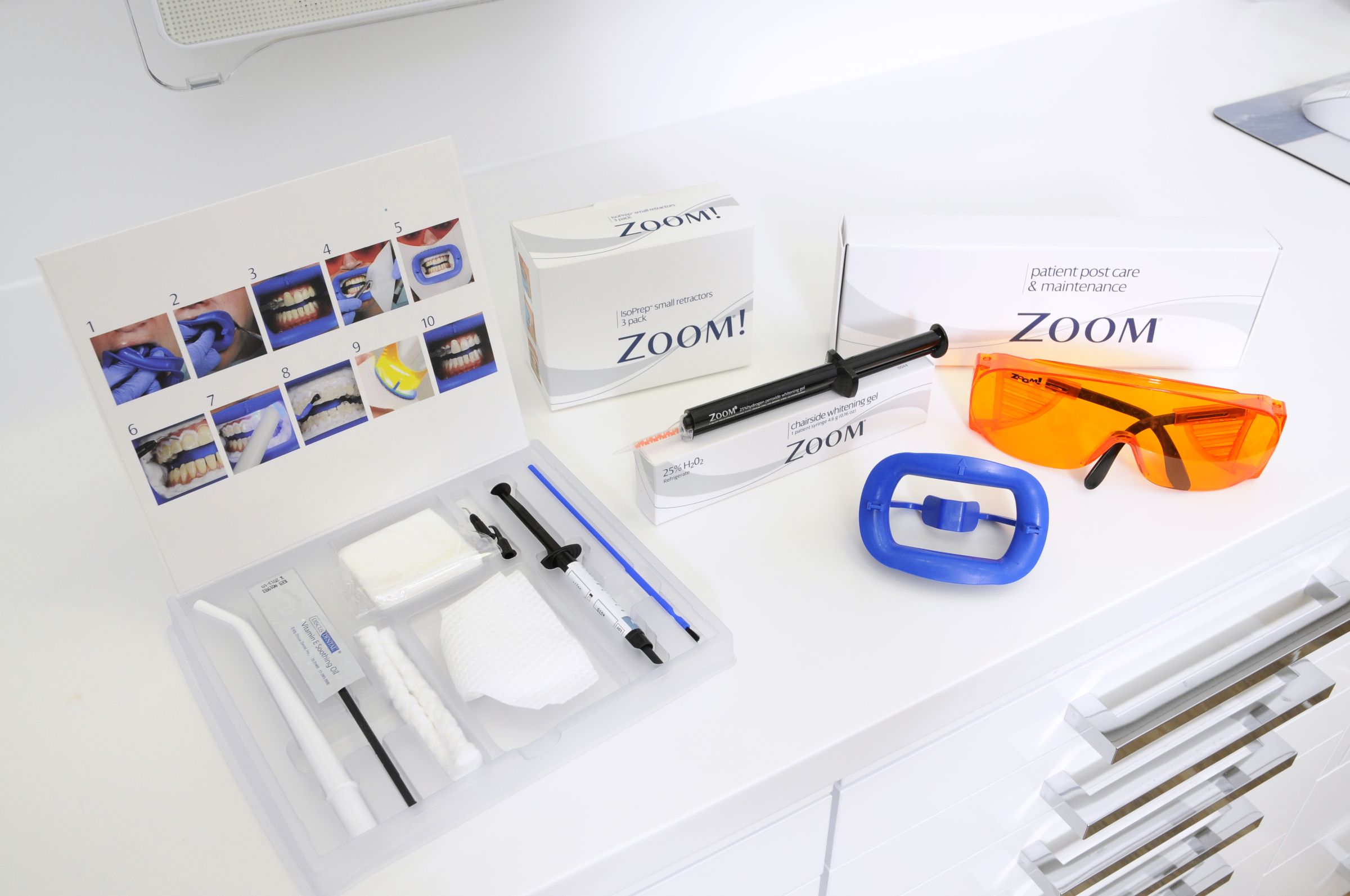 Dauerhaft strahlend weiße Zähne Professionelle Zahnaufhellung mit der