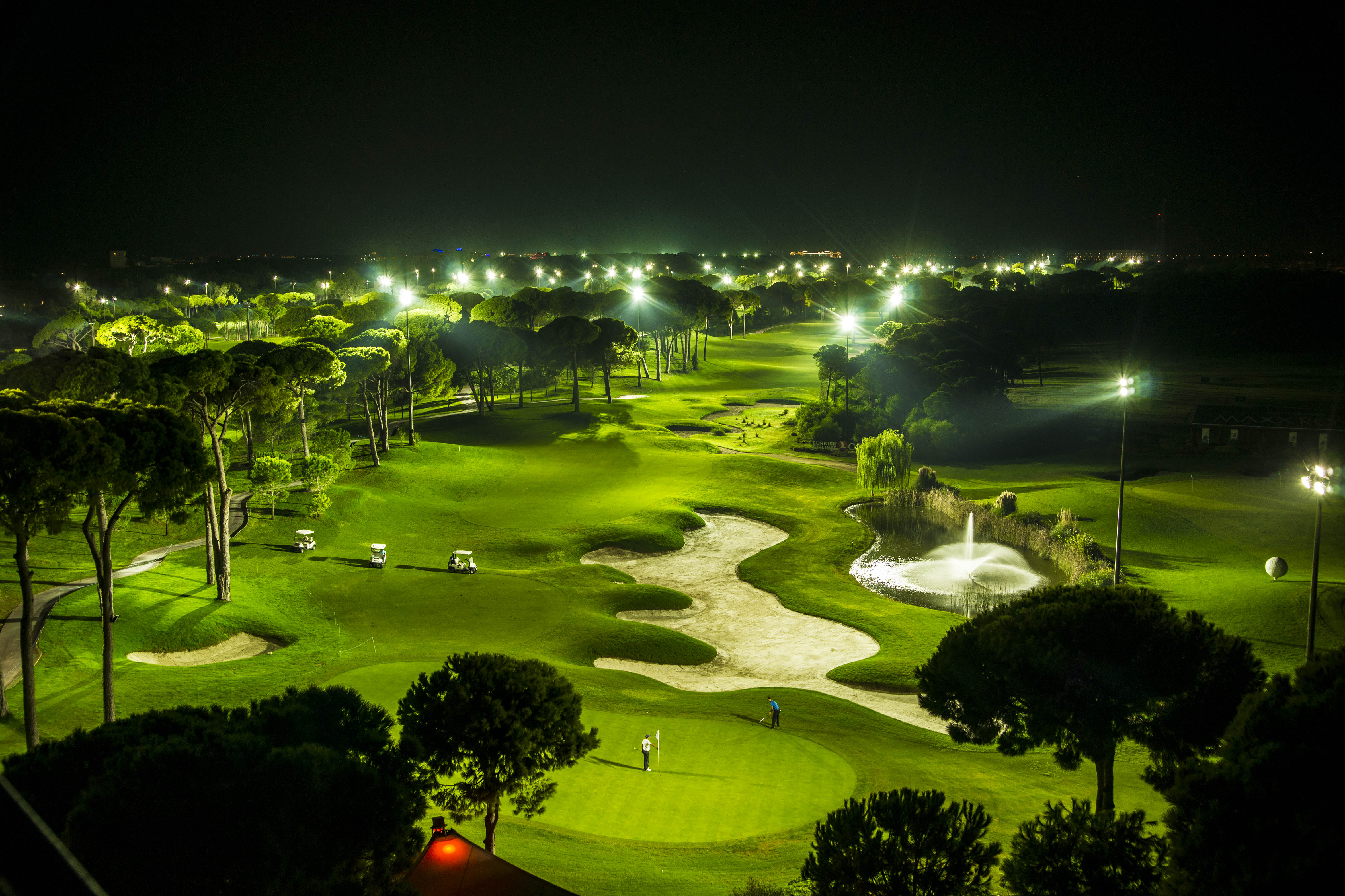 Round the clock worldfamous golf course tees off night play with