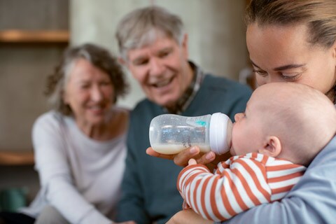 Comment bien stériliser et nettoyer les biberons de bébé ? - Les