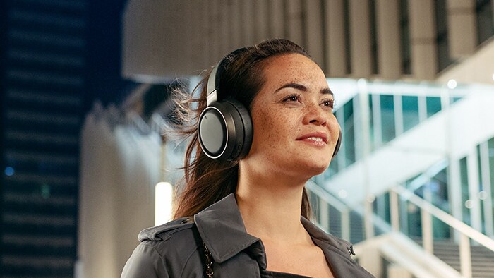 Keep your music with a pair of headphones | Philips