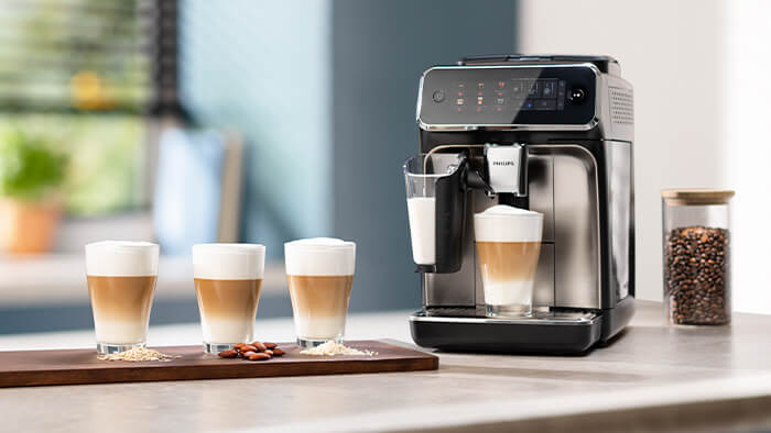 Philips Kaffeevollautomat Wasser Läuft In Auffangschale Philips Series 3300 mit LatteGo | Philips