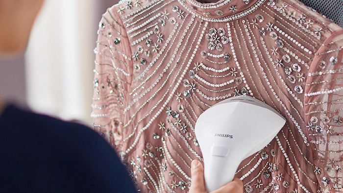 How to use clothes steamers and steam irons - Philips