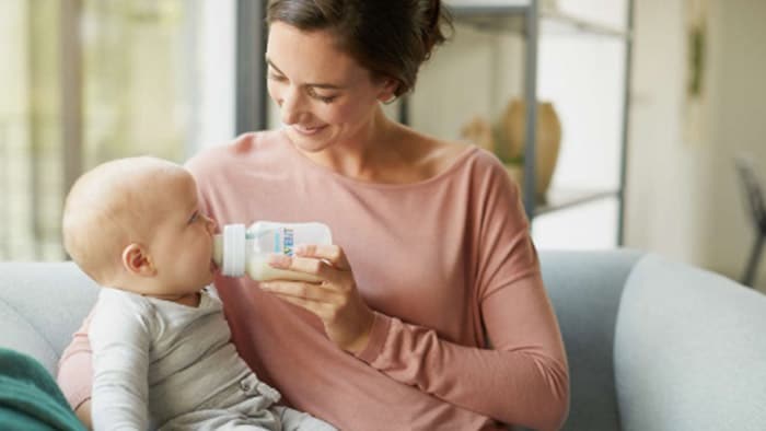 Perforate Mortal Repulsion Hranirea bebelusului cu biberonul: sfaturi pentru o alaptare corecta |  Philips