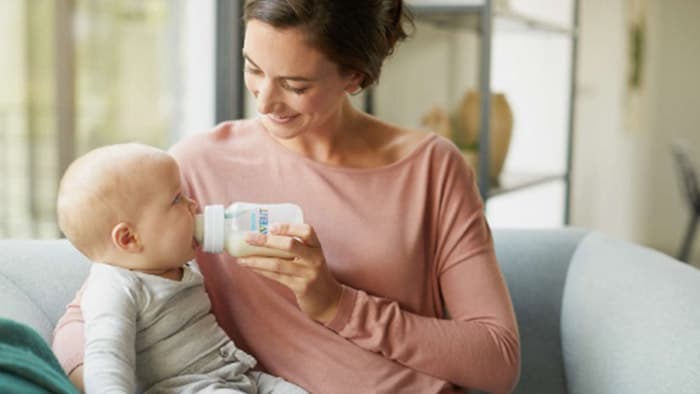 Perforate Mortal Repulsion Hranirea bebelusului cu biberonul: sfaturi pentru o alaptare corecta | Philips Perforate Mortal Repulsion Hranirea bebelusului cu biberonul: sfaturi pentru o alaptare corecta | Philips