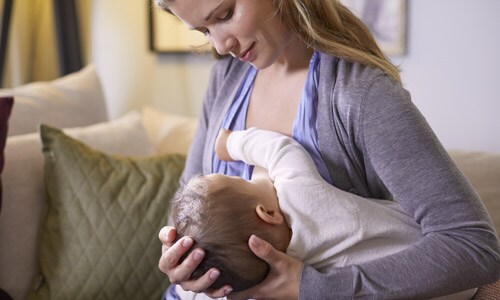 Alaptarea Bebelusilor: Laptele matern - un aliment minune | gospodine365.ro