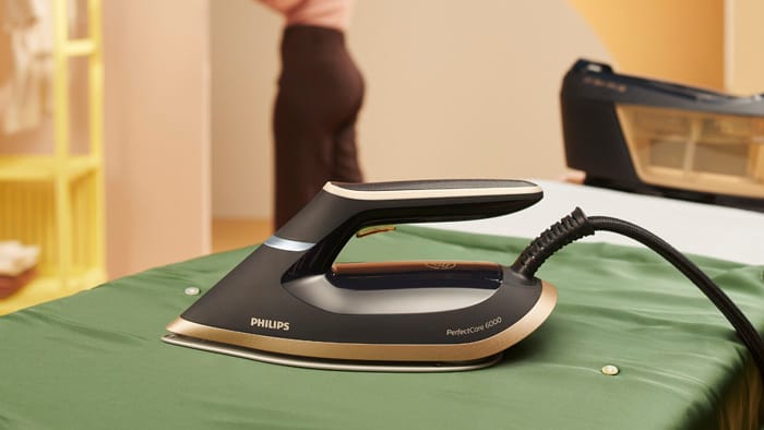 How to use clothes steamers and steam irons - Philips HK