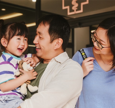 brand photography family leaving hospital