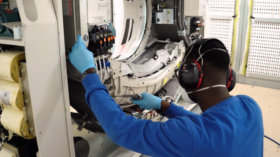 Philips_scanner undergoing air pressure cleaning