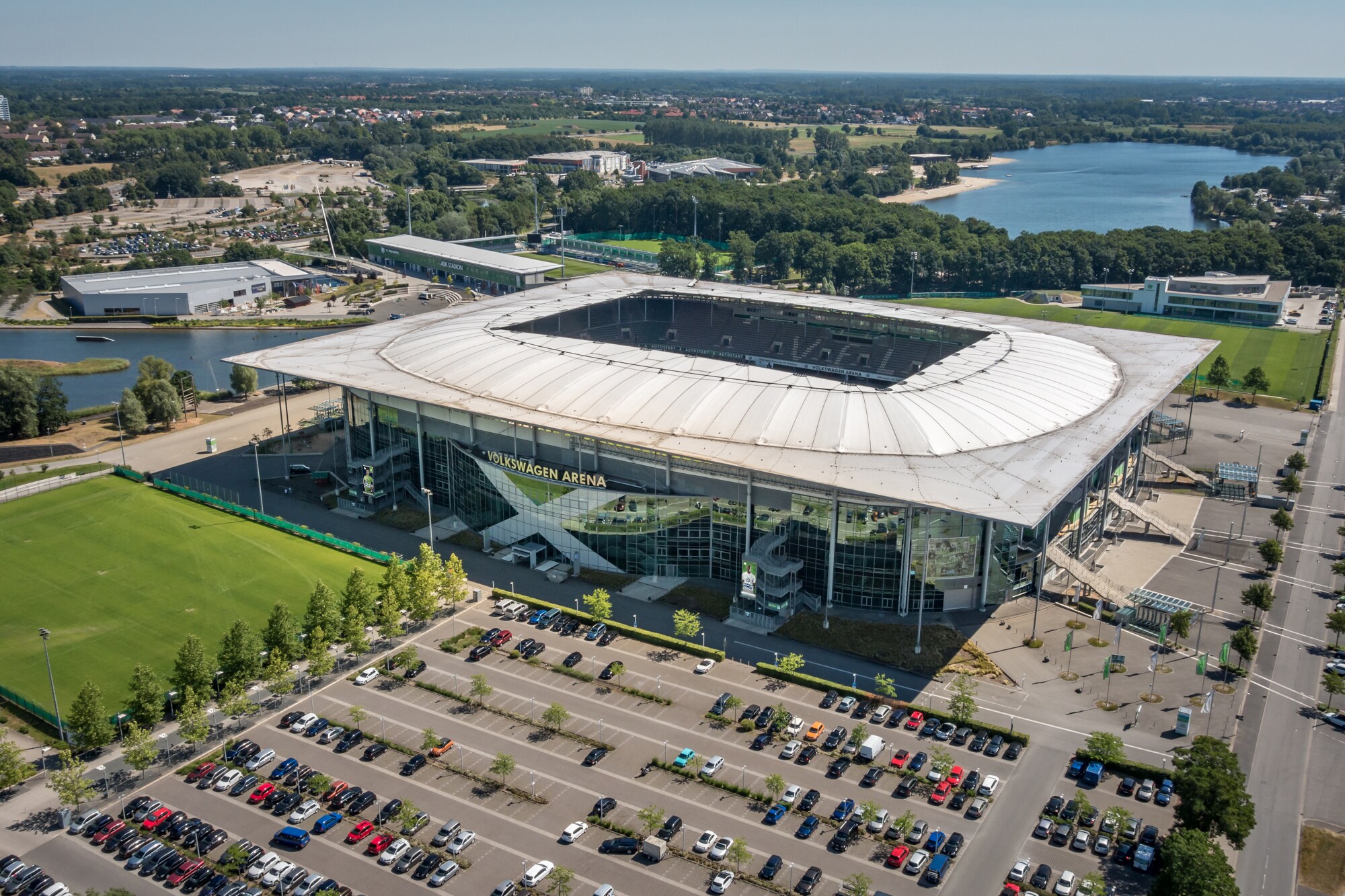 VfL Wolfsburg mit LED-Flutlicht - News center | Philips