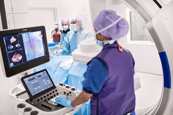 Download image (.jpg) The Philips EPIQ CVxi with Echonavigator streamlines communication between the interventional cardiologist and the echocardiographer. (opens in a new window)