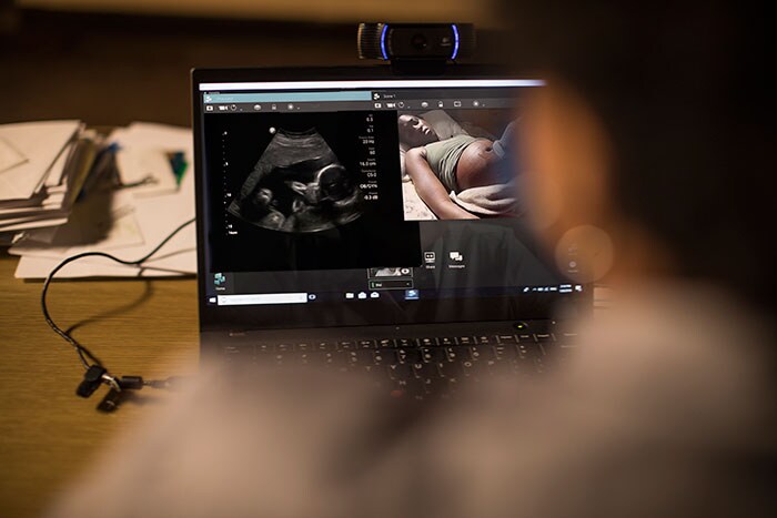 Philips Lumify Reacts remote obstetrician in office