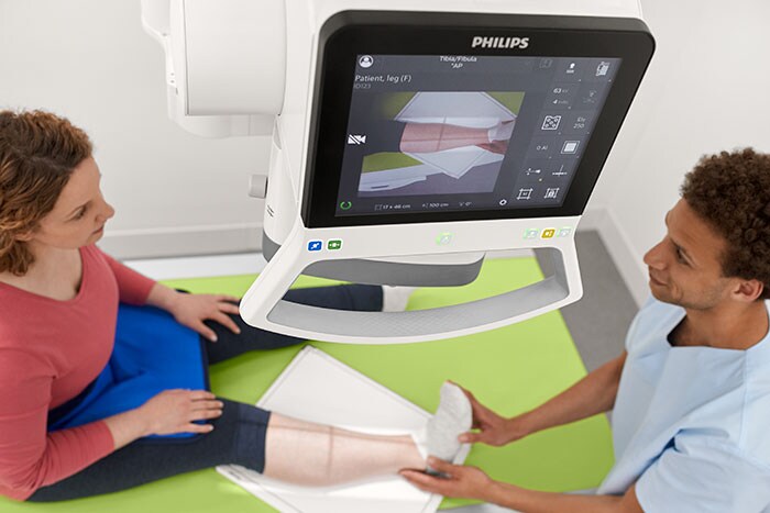 Download image (.jpg) The Philips DigitalDiagnost C90 showing the camera on the tube head. (opens in a new window)