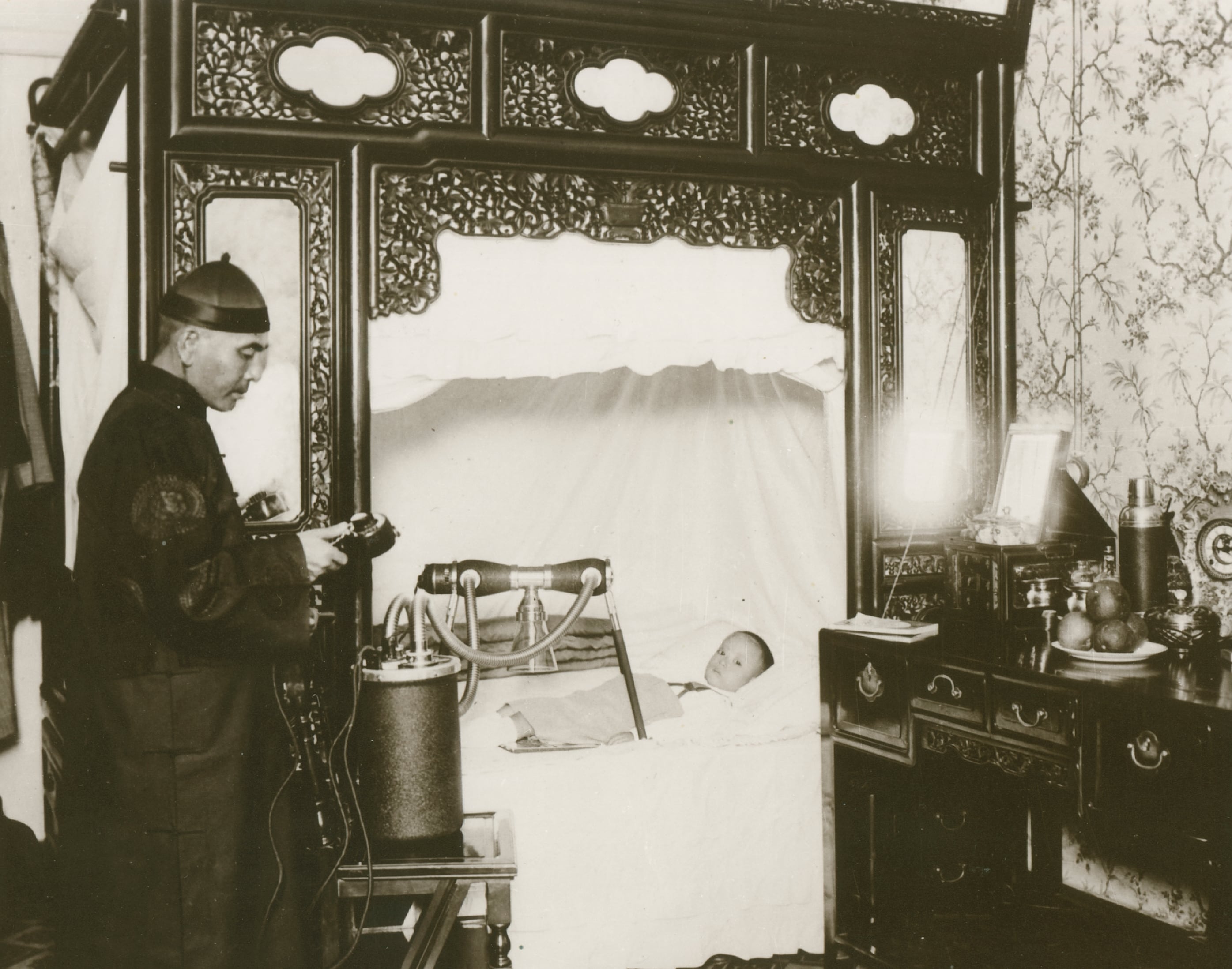 1931 - Philips portable Metalix X-ray system used in the Forbidden City in China during the Qing dynasty