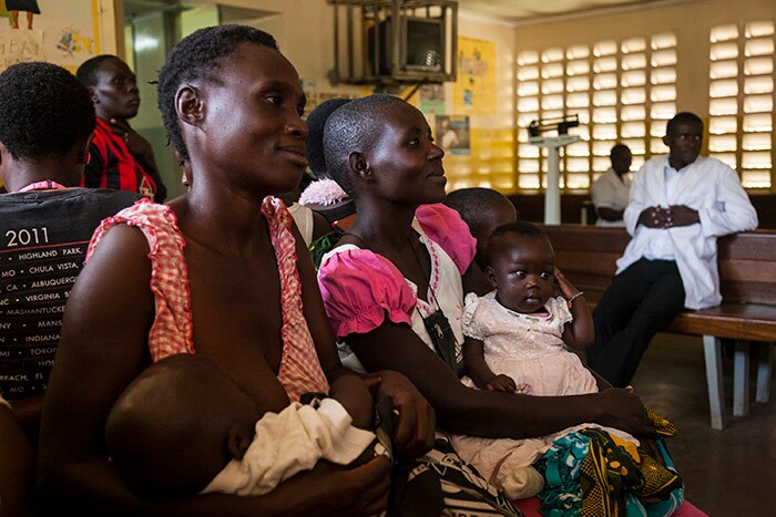 Download image (.jpg) Mothers and baby in Kenya (opens in a new window)