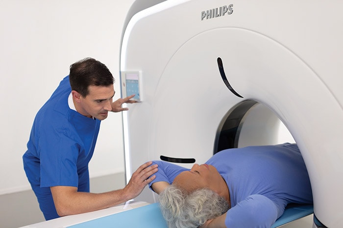 Download image (.jpg) (opens in a new window) Philips CT 5100 – Incisive – with CT Smart Workflow in use