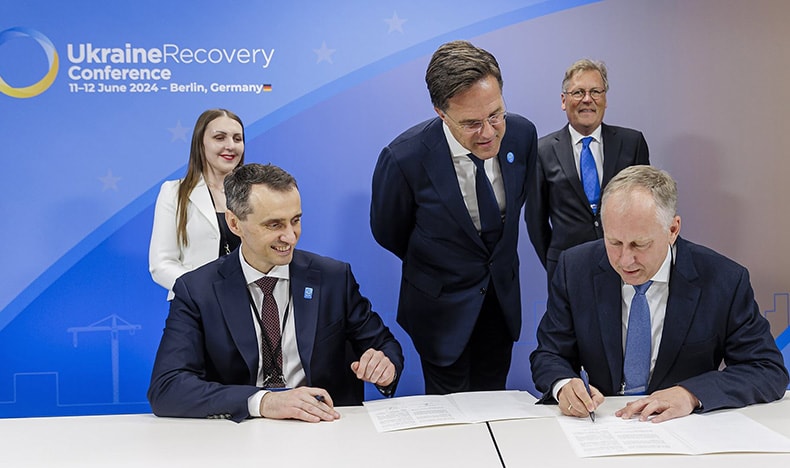 Jan-Willem Scheijgrond, Head of Public Affairs at Philips, and Viktor Liashko, the Minister of Health for Ukraine, overseen by the former Dutch Prime Minister, Mark Rutte, sign a Memorandum of Understanding extending Philips’ support for Ukraine's reconstruction efforts during the Ukraine Recovery Conference in June 2024.