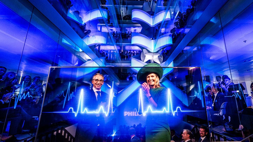 Philips CEO Roy Jakobs welcomes Her Majesty Queen Máxima to the company’s new global headquarters in Amsterdam from which Philips will help to shape the global future of healthcare.