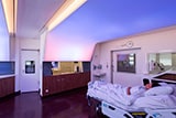 Philips LED stropné osvetlenie simuluje dynamické denné osvetlenie a vďaka vizuálnemu obsahu zvyšuje komfort pacientov v
